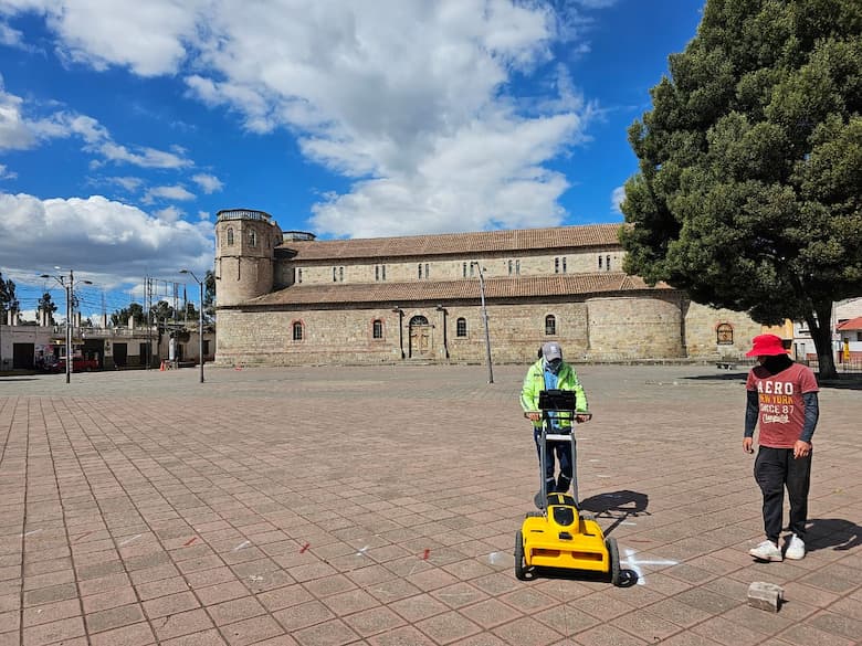 vietic-ecuador-equipos-topograficos-geodesicos-28